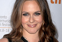 Alicia-silverstones-dark-hair-like-it-or-loathe-it-side
